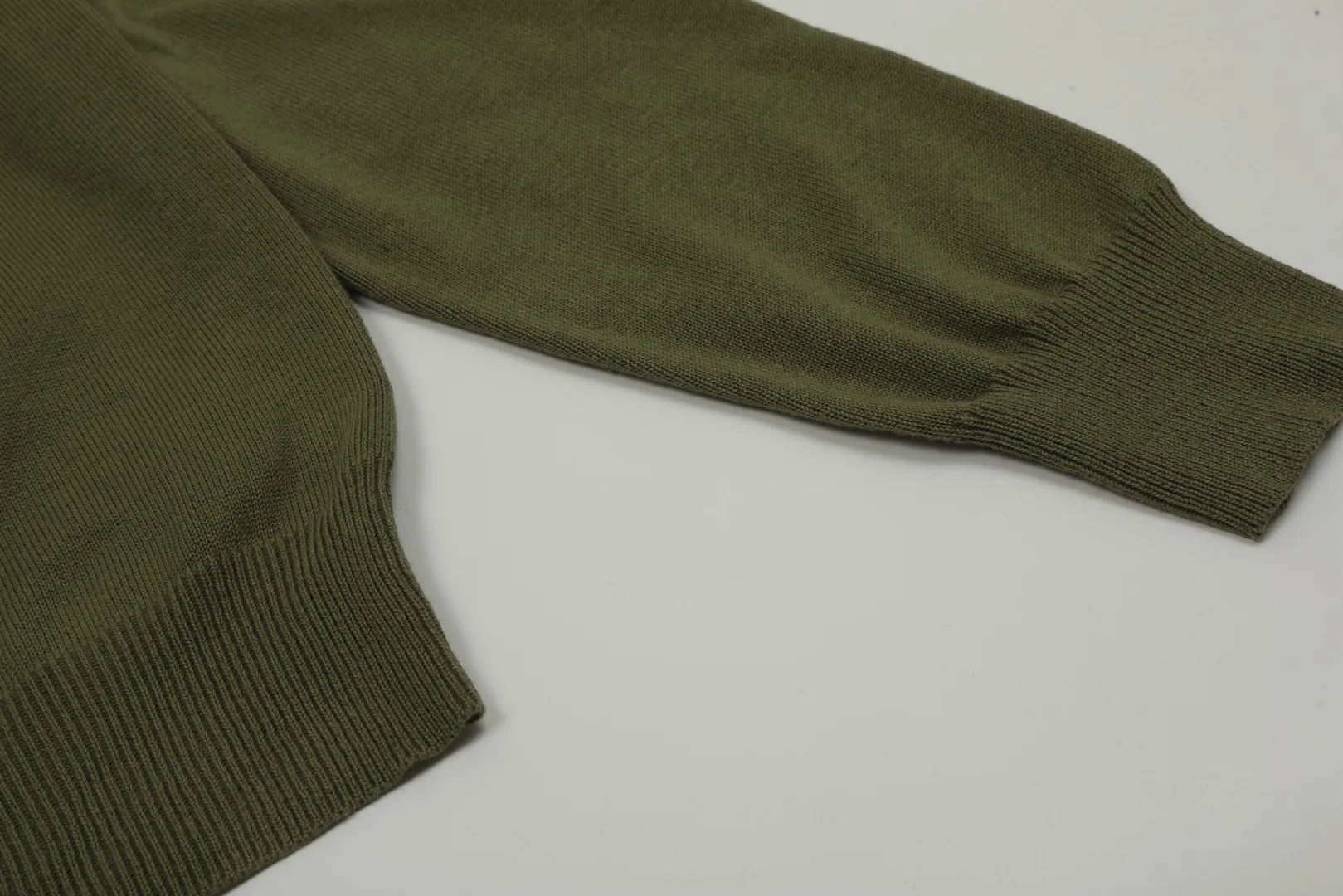 🅿️190 "Top Quality" Style Number: DS010# [Ralph Lauren Solid Color Round Neck Basic Pony Embroidered Logo Knitted Cardigan Long Sleeve] ✅Ralph Lauren Classic Basic Versatile Jersey Cardigan Long Sleeve Small Jacket ✅Main supplier of platform live broadcast wholesale entities ✅ZP quality 1:1 pattern making Scan the code to enter the GF website Counter quality ✅Details and quality The only one in Guangzhou Imported quality cotton yarn Mainly high-end Cost-effective, good quality, no need to say more ✅The version is restored to the original, loose, comfortable and stress-free, simple is high-end, classic is timeless ✅The upper body is simple and easy to match, a must-have for goddess ootd. Good-looking clothes are never picky. A must-have in the goddess’ wardrobe. Size: S-XL Color: Off-white, light blue, pink, khaki, army green, gray, navy, black, Chinese red, mint green